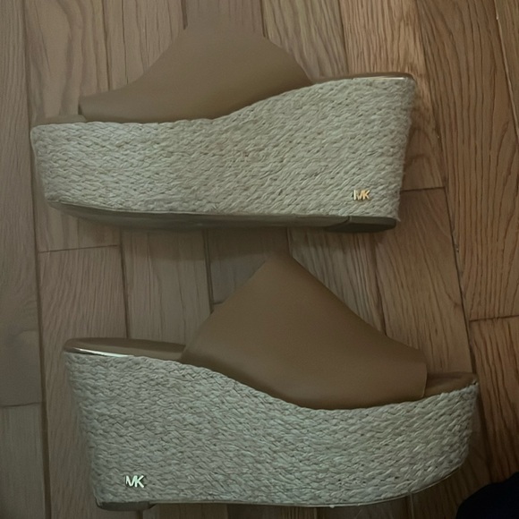 Micheal Kors platform wedges size 8.5 - Picture 1 of 3